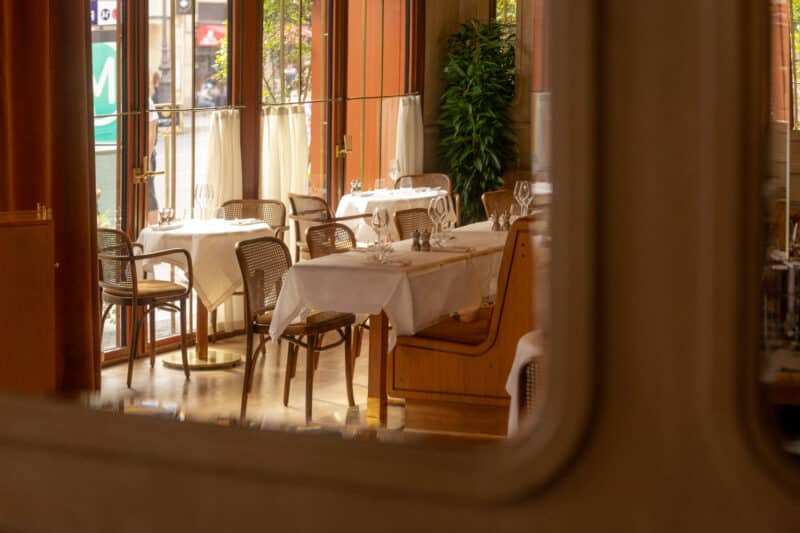 http://NOLINSKI%20PARIS%20RESTAURANT%20PHOTO