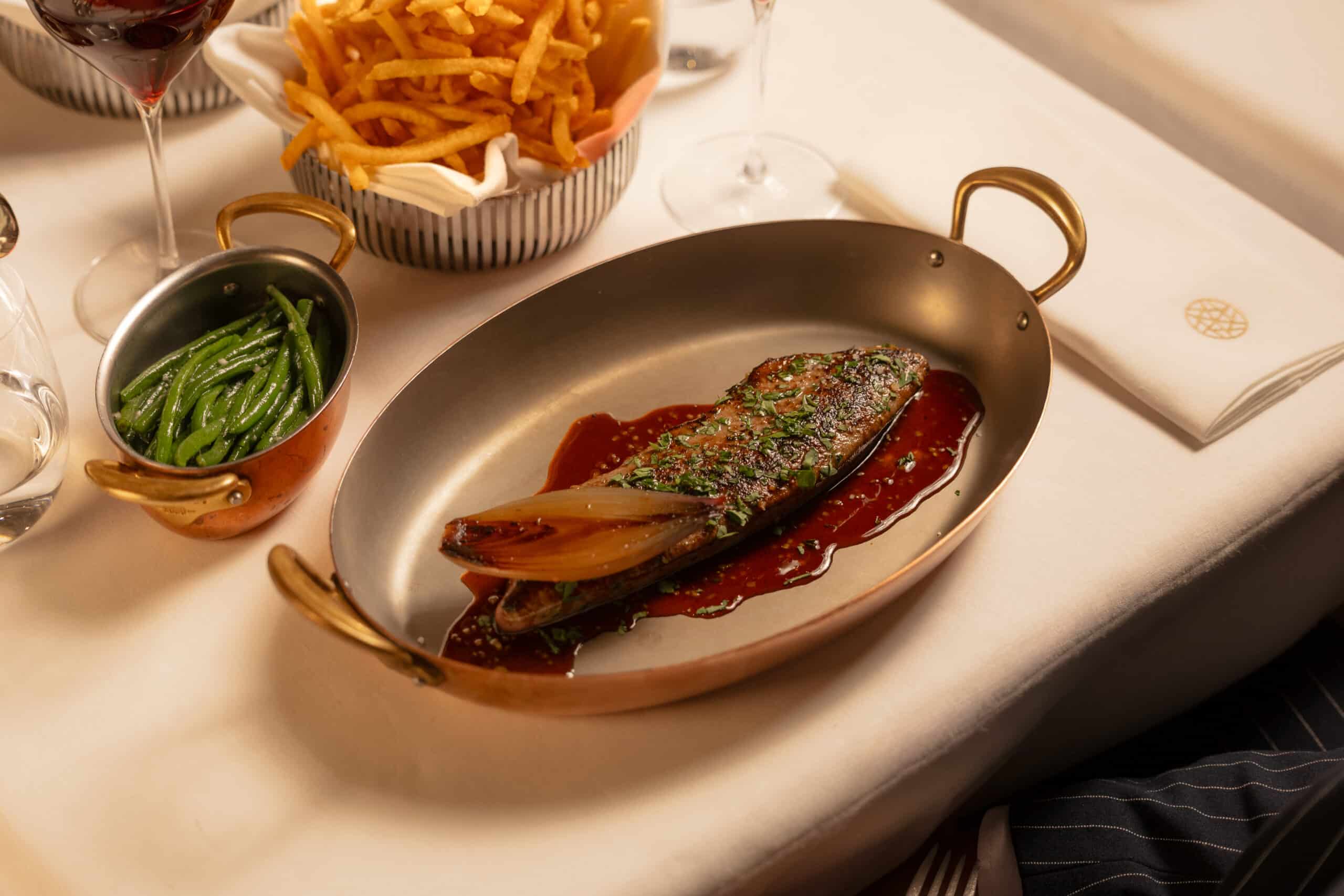 NOLINSKI PARIS RESTAURANT PHOTO